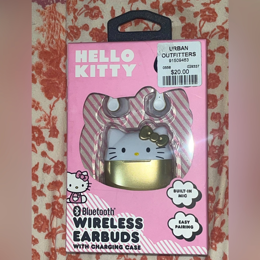 Hello Kitty Wireless Earbuds Gold & White NEW NWT NIB